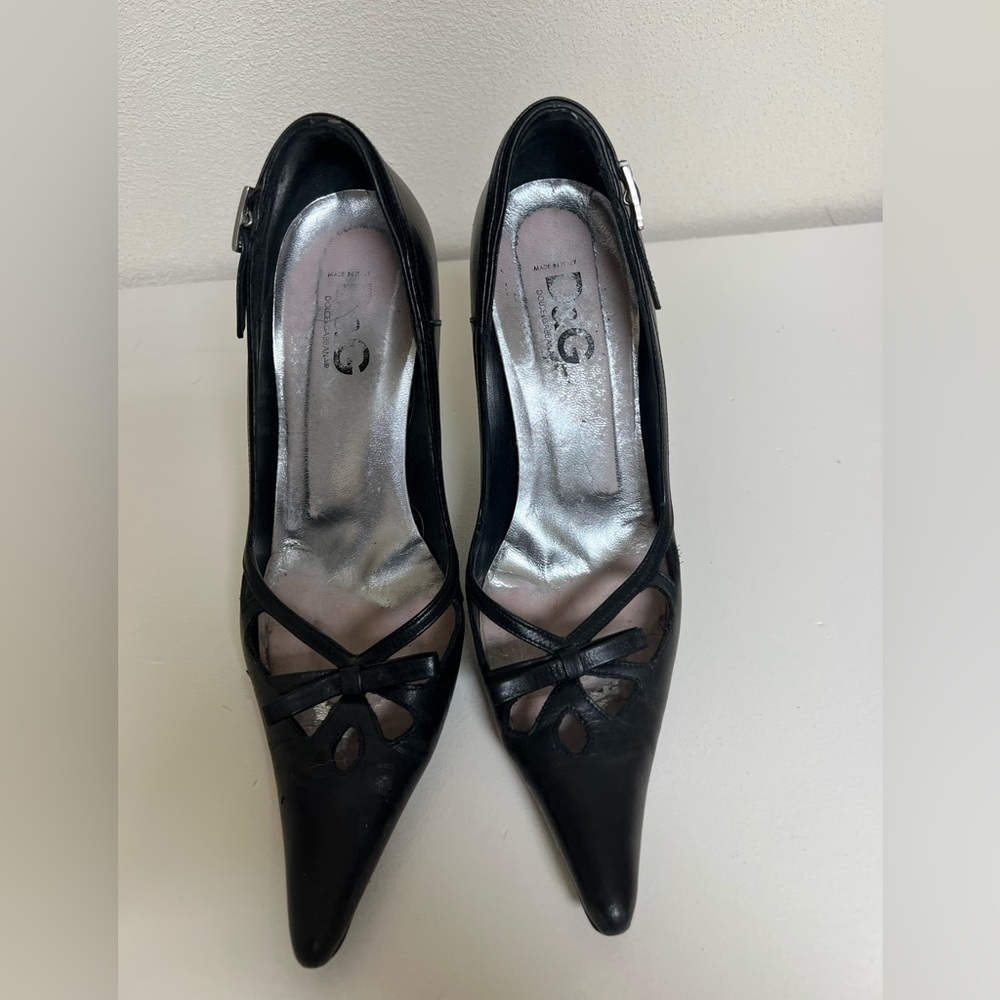 D&G Black Pointed-Toe Heels with Cutout Detail